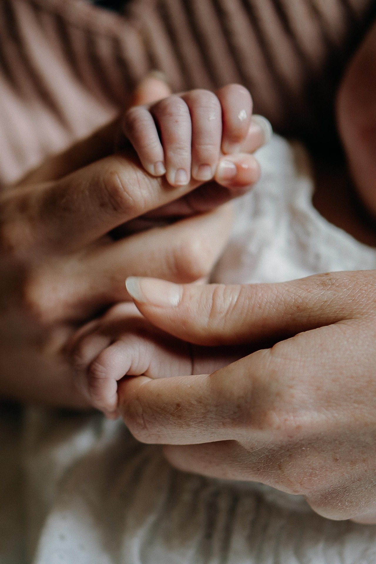 New mother receiving gentle postpartum doula support at home